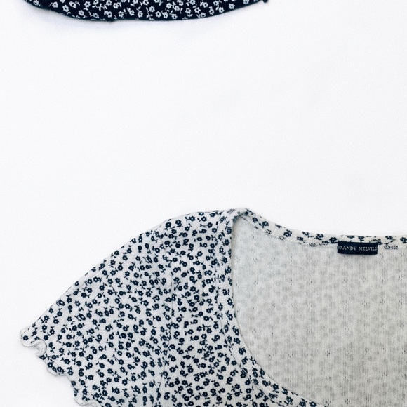Brandy Melville tee - Picture 3 of 3